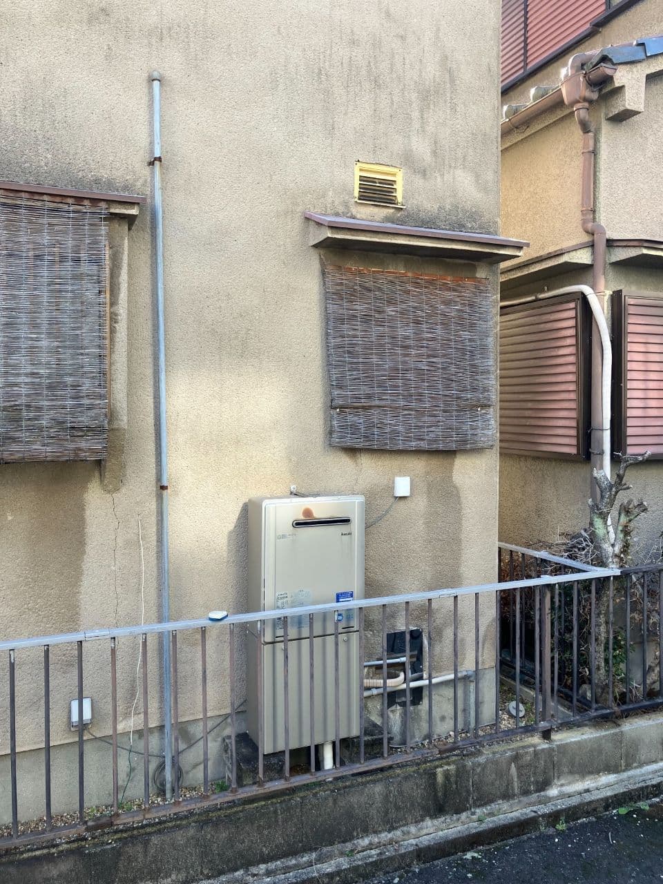 大和高田市　ガスふろ給湯器エコジョーズ　リンナイ　RUF-E2400SAW（施工前）