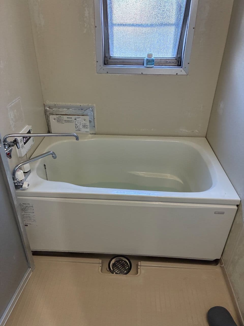 八尾市　壁貫通給湯器　リンナイ　RUF-HA163A-E（完了）